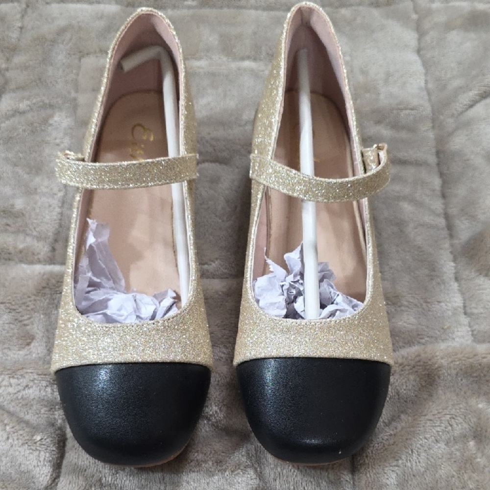 NWOT Eithy Girls Christmas Shoes Sparkly Gold/Black Low Heel Strap Fancy Sz 3